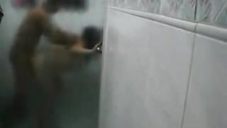 SONIA MADURA LEVA VARA E ESPORRADA NO BOX