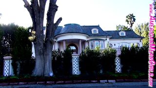 Droopy Dawg Digs Draya's Divine Digits