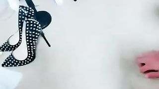 【冰姬女王】幸福的玩物（二）裸足踩橘子喂食，脚耳光深喉口水【43分钟】【标清】