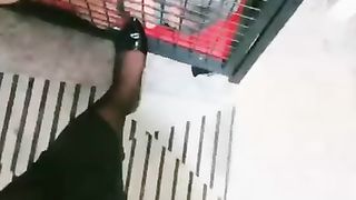 【无情大人】狗笼内调教舔脚狗【18分钟】【高清】