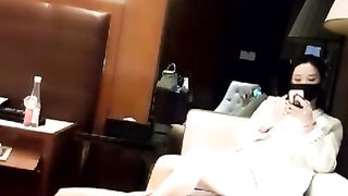 【开发素人】178cm美容院老板娘友情调教【上】【31分钟】