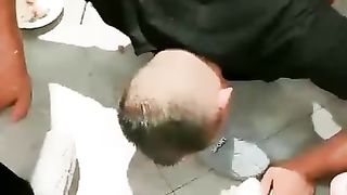 【郑州之卿s】饭店桌下偷吃的小贱狗【18分钟】