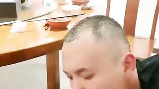 【郑州之卿s】饭店桌下偷吃的小贱狗【18分钟】