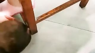 【郑州之卿s】饭店桌下偷吃的小贱狗【18分钟】