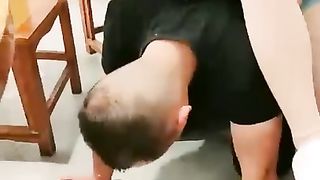 【郑州之卿s】饭店桌下偷吃的小贱狗【18分钟】