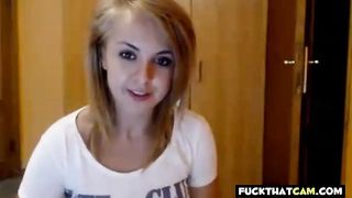 Young girl dancing naked on cam