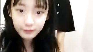 大学生rena被舔脚