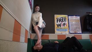 The Highest Reward! the Temptation of a Waitress's Sweaty Feet after a Day's Work!