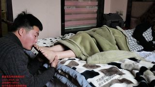 第五风格小敏在家中被舔脚