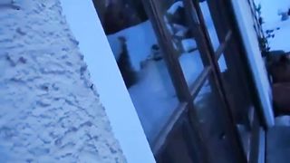 hot Deutsch Brünette masturbiert Blasen ein Gesicht gefangen