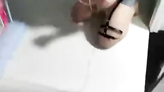 调教爱舔脚的狗，真下贱