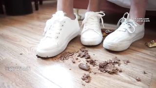 猫猫糖糖踩让我舔脚和小白鞋