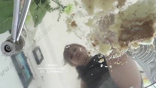 Trampling and Food Feeding 板鞋