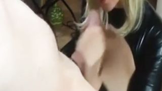 Deutsch Blonde Mama Saugen