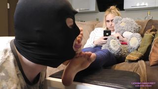 BIANCA - 18 yo girl - Chatting with friends and Foot worship