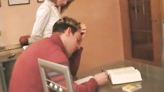 Deutsch-Lehrer mit großen Titten wird von ihrem Schüler gefickt