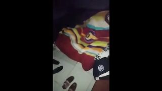 Sahbi wari ynik fi madamteh min darhom raho mariag