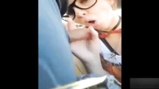 School girl suckig and fucking outside of the car
