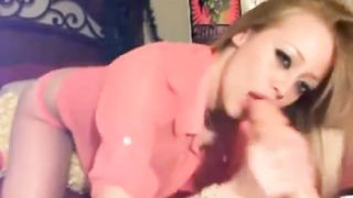 Webcam girl sucks a dildo