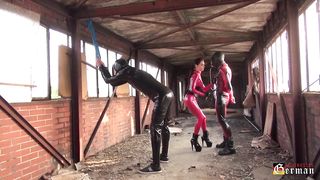 KinkyMistresses - Mistress Susi - Latex Sklaven