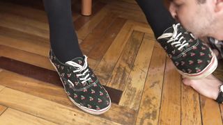 UnderSweetWeight - Stinky Feet After Wearing Vans Sneakers