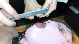 Carolina Abril makes her slave to eat her nails