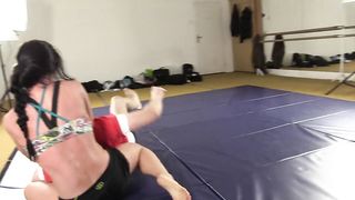 Mixed Wrestling 006