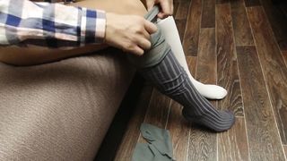 SEXY GIRL IN PANTYHOSE DRESSES AND SHOW Gray Knee Socks FOOT FETISH