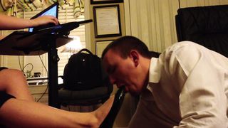 Cleaning Ballet Flats and Feet as she Ignores me and Plays Minecraft Part 1