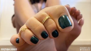 Skinnybtch soles - Foot Goddess Domination