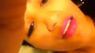 Desi girl fingering and moaning loudly