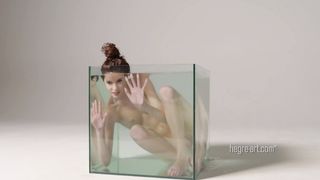 Victoria R The Making Of The Aquarium Shoot