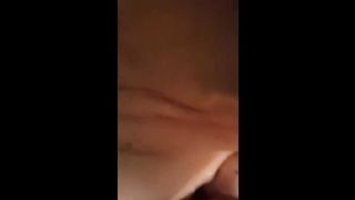 She strokes to cumshot wichsen bis zum Schluss