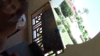 Hot deutsches Mädchen hat Sex im Urlaub mit abspritzen