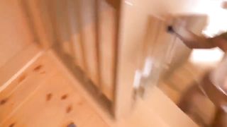 An der Treppe Gefesselt und Gefickt