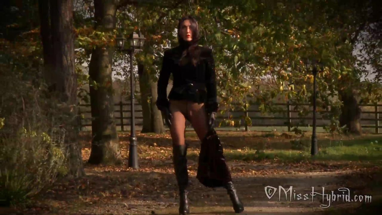 Miss Hybrid - pissing through pantyhose