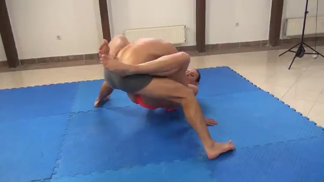 Mixed wrestling, Tia, Victory pose