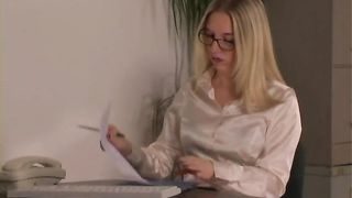 TheEnglishMansion - lounge - Desk Duties