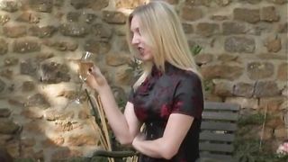 TheEnglishMansion - lounge - Garden Reprimand