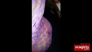 Antillaise chabine au gros cul se fait doigter et twerk