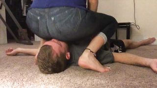 jeans facesitting big butt