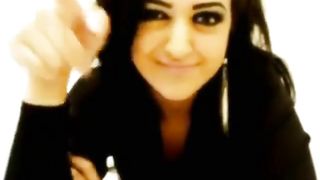 arab girl twerking with a fat ass