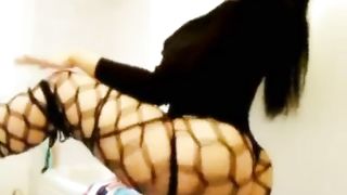 arab girl twerking with a fat ass