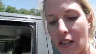 Hot deutsche Schlampe zahlt für den Autoreparaturservice