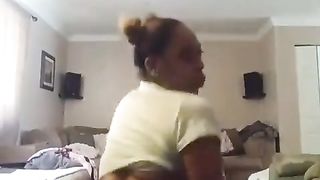 Phat booty yellow bone shaking her big ass - Momba