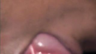 grosse black et fine blanche bien salopes avec gros godes