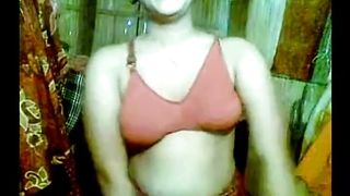 Cute Indian Girl expose her hot boobs
