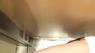 Ficken vollbusigen MILF in Aufzug