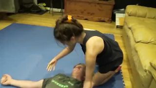 nikki next scissorhold