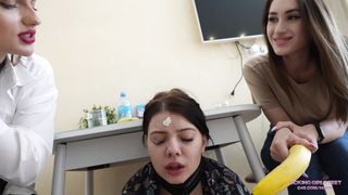 Lickingirlsfeet Valeria